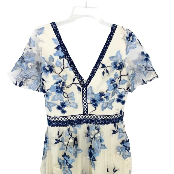 Chi Chi London Ashlee Embroidered Mesh Floral Dress 4 NWT - Picture 5 of 14